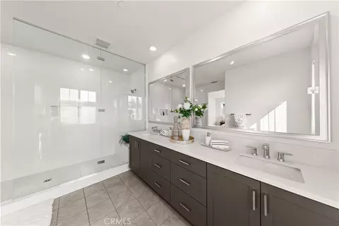 Bath - 372 Baluster, Irvine, CA 92618 photo 3 of 3