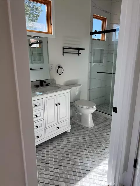 Bath - 20329 Stagg St, Winnetka, CA 91306 photo 1 of 5