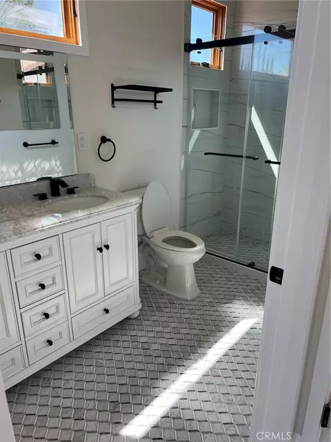 Bath - 20329 Stagg St, Winnetka, CA 91306 photo 2 of 5