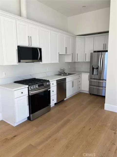 Kitchen - 20329 Stagg St, Winnetka, CA 91306 photo 4 of 5