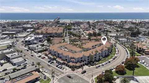 415 Townsquare Ln, Huntington Beach, CA 92648