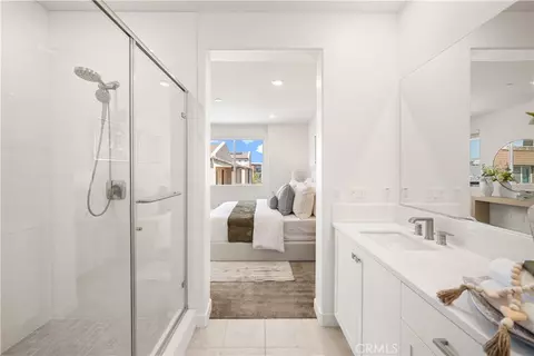 Bath - 126 Baluster, Irvine, CA 92618 photo 4 of 6