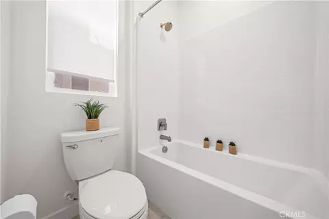 Bath - 126 Baluster, Irvine, CA 92618 photo 6 of 6