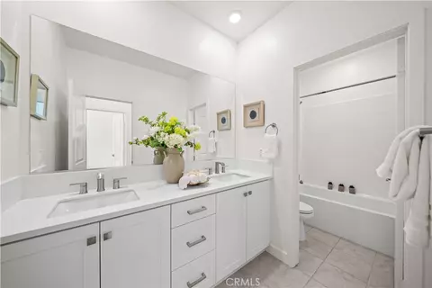 Bath - 126 Baluster, Irvine, CA 92618 photo 5 of 6