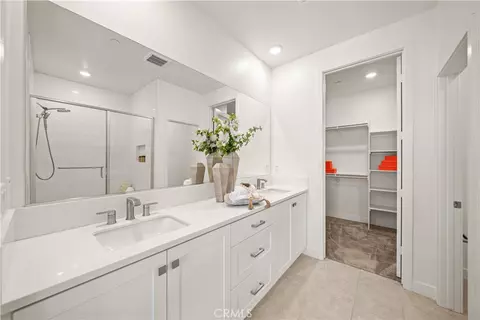 Bath - 126 Baluster, Irvine, CA 92618 photo 3 of 6