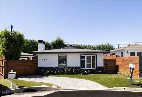 219 Pauline, Costa Mesa, CA 92627