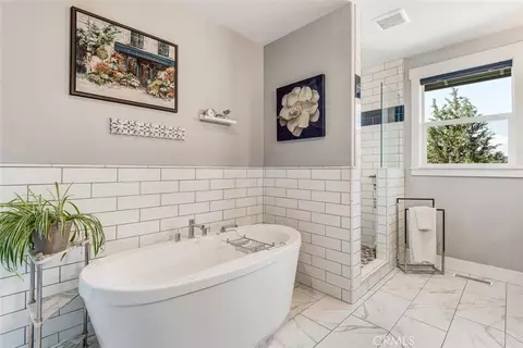 Bath - 60870 Billadeau, Bend, OR 97702 photo 3 of 6