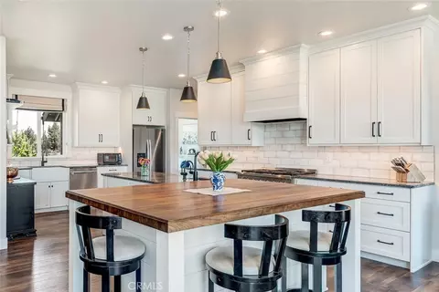 Kitchen - 60870 Billadeau, Bend, OR 97702 photo 2 of 7