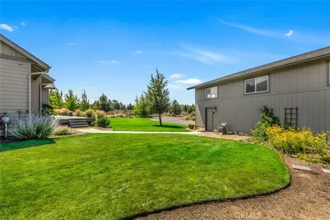 Exterior - 60870 Billadeau, Bend, OR 97702 photo 9 of 20