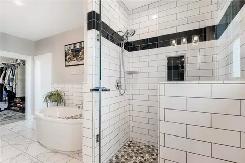 Bath - 60870 Billadeau, Bend, OR 97702 photo 1 of 6