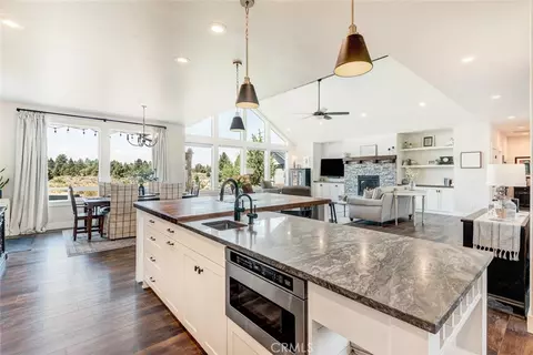 Kitchen - 60870 Billadeau, Bend, OR 97702 photo 5 of 7