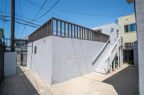 Exterior - 1425 Cedar Ave, Long Beach, CA 90813 photo 3 of 5