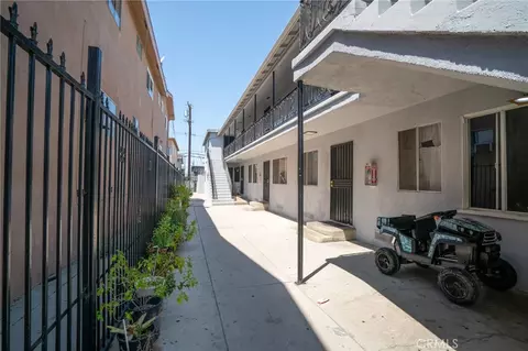 Exterior - 1425 Cedar Ave, Long Beach, CA 90813 photo 1 of 5
