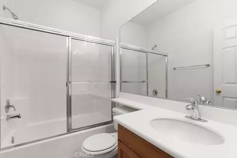Bath - 402 Quail Rdg, Irvine, CA 92603 photo 2 of 3