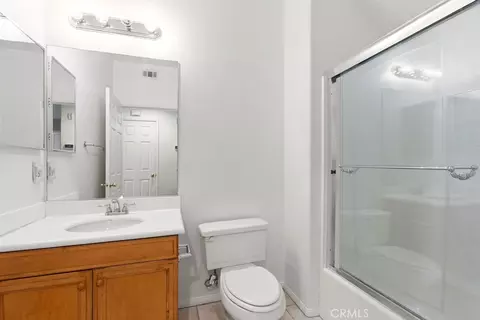 Bath - 402 Quail Rdg, Irvine, CA 92603 photo 3 of 3