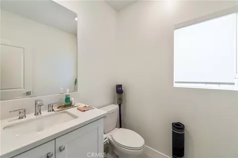 Bath - 273 Lynx, Irvine, CA 92618 photo 4 of 7