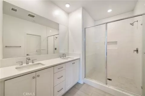 Bath - 273 Lynx, Irvine, CA 92618 photo 6 of 7