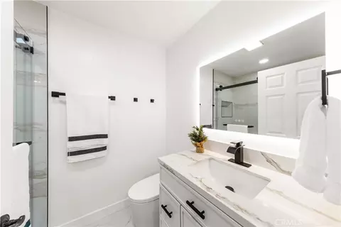 Bath - 54 Willow Tree, Irvine, CA 92612 photo 1 of 8
