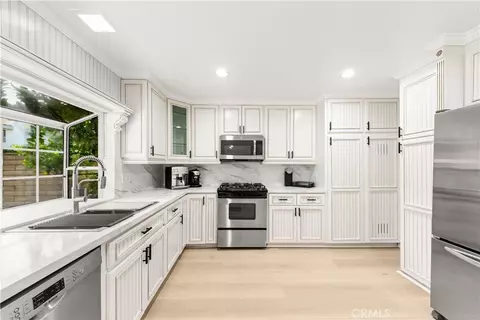 Kitchen - 54 Willow Tree, Irvine, CA 92612 photo 2 of 3