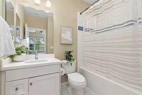 Bath - 204 Overbrook, Irvine, CA 92620 photo 3 of 3