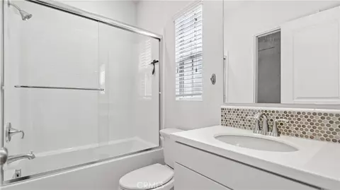 Bath - 115 Tubeflower, Irvine, CA 92618 photo 4 of 4