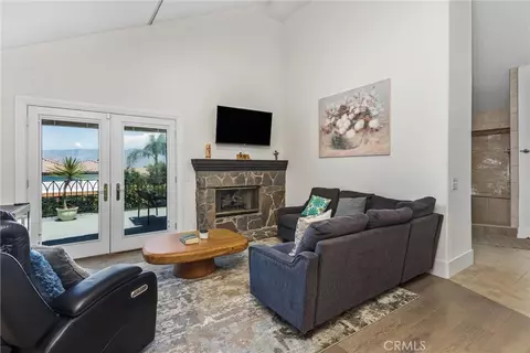 Living - 408 Edgemont Dr, Redlands, CA 92373 photo 4 of 4