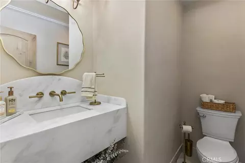 Bath - 408 Edgemont Dr, Redlands, CA 92373 photo 2 of 6
