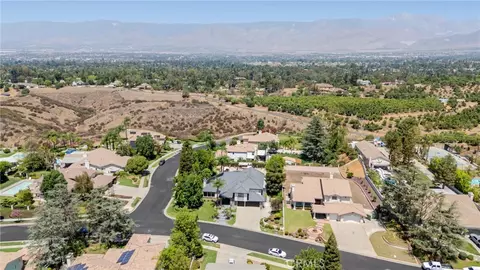 View/Area - 408 Edgemont Dr, Redlands, CA 92373 photo 9 of 10