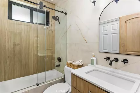 Bath - 408 Edgemont Dr, Redlands, CA 92373 photo 1 of 6
