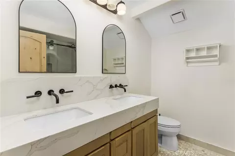 Bath - 408 Edgemont Dr, Redlands, CA 92373 photo 3 of 6