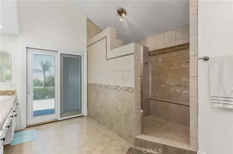 Bath - 408 Edgemont Dr, Redlands, CA 92373 photo 6 of 6