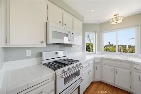 Kitchen - 1816 E Pointe, Carlsbad, CA 92008 photo 2 of 3