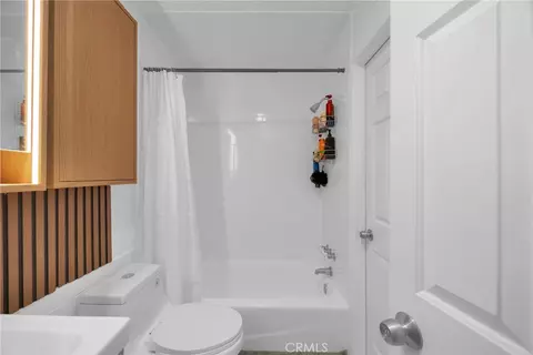 Bath - 10760 Knott, Stanton, CA 90680 photo 4 of 4