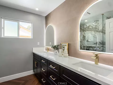 Bath - 527 N N Park, Orange, CA 92867 photo 4 of 6