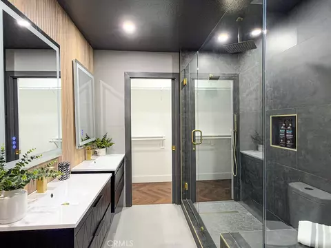 Bath - 527 N N Park, Orange, CA 92867 photo 1 of 6