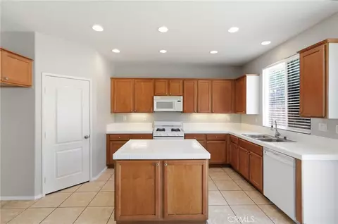 Kitchen - 3890 Bluff St, Perris, CA 92571 photo 1 of 2
