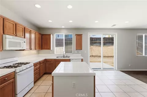 Kitchen - 3890 Bluff St, Perris, CA 92571 photo 2 of 2