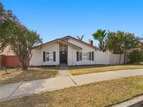 Exterior - 330 W Devonshire Dr, Oxnard, CA 93030 photo 2 of 7