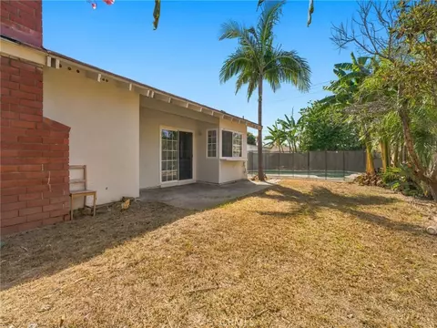 Exterior - 330 W Devonshire Dr, Oxnard, CA 93030 photo 5 of 7