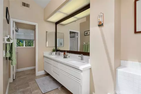 Bath - 6 Seadrift #81, Irvine, CA 92604 photo 3 of 4