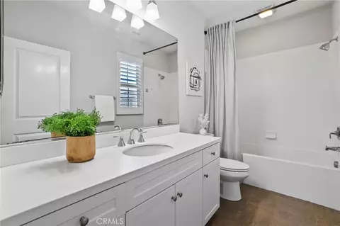 Bath - 71 Emerald Clover, Irvine, CA 92620 photo 3 of 3