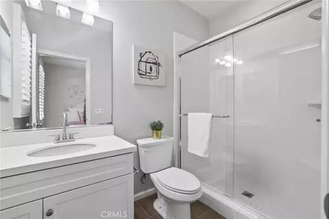 Bath - 71 Emerald Clover, Irvine, CA 92620 photo 2 of 3