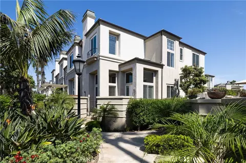 19427 Surfset, Huntington Beach, CA 92648