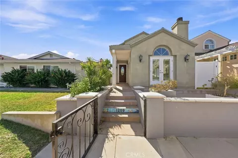 1209 Huntington St, Huntington Beach, CA 92648