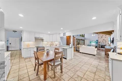 8381 Boothbay Cir, Huntington Beach, CA 92646
