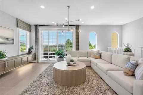 101 Alder Rdg, Lake Forest, CA 92610
