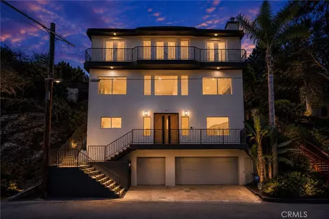 2927 Park Ctr, Los Angeles, CA 90068