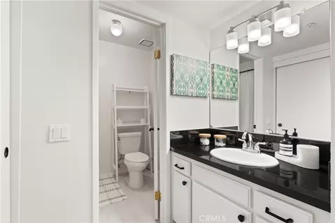 Bath - 1050 Seco #102, Pasadena, CA 91103 photo 1 of 3