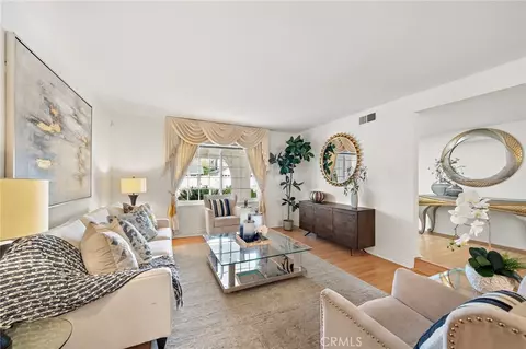Living - 15751 Cromwell Cir, Westminster, CA 92683 photo 2 of 6