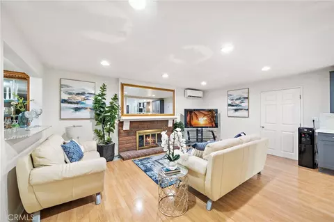 Living - 15751 Cromwell Cir, Westminster, CA 92683 photo 5 of 6